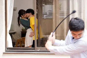 Bú cái lồn hồng hào của em trong phòng khách