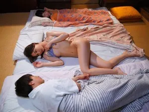 Một cơn mưa bất chợt, tôi buộc phải ngủ lại chung nhà trọ với cấp trên nữ