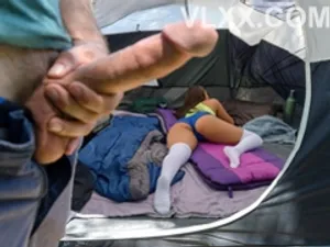 Chồng yêu mải mê công việc, người vợ vụng trộm với anh hàng xóm